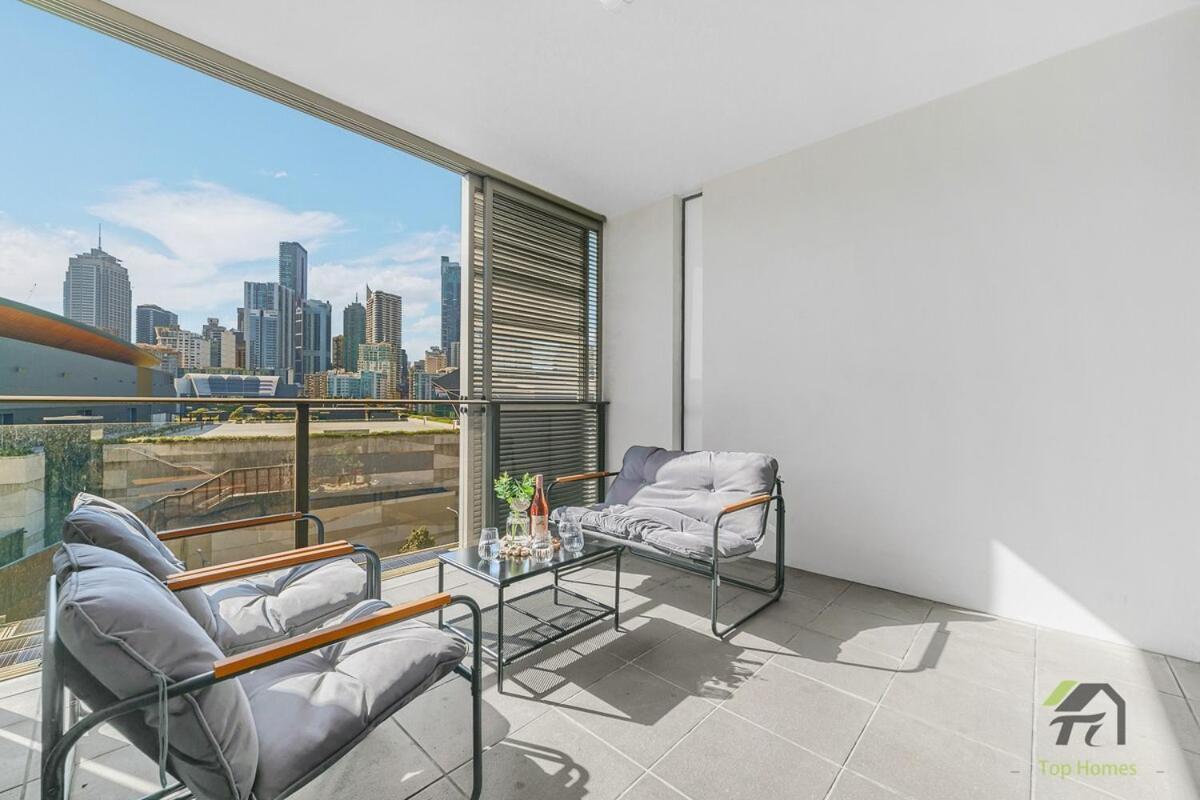 Luxury With 3 Rooms, 3 Bathrooms, And 2 Parking Spaces At Darling Harbour & Convention Center In Apartment Sydney