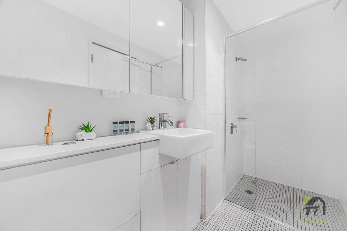 Apartment Luxury With 3 Rooms, 3 Bathrooms, And 2 Parking Spaces At Darling Harbour & Convention Center In *