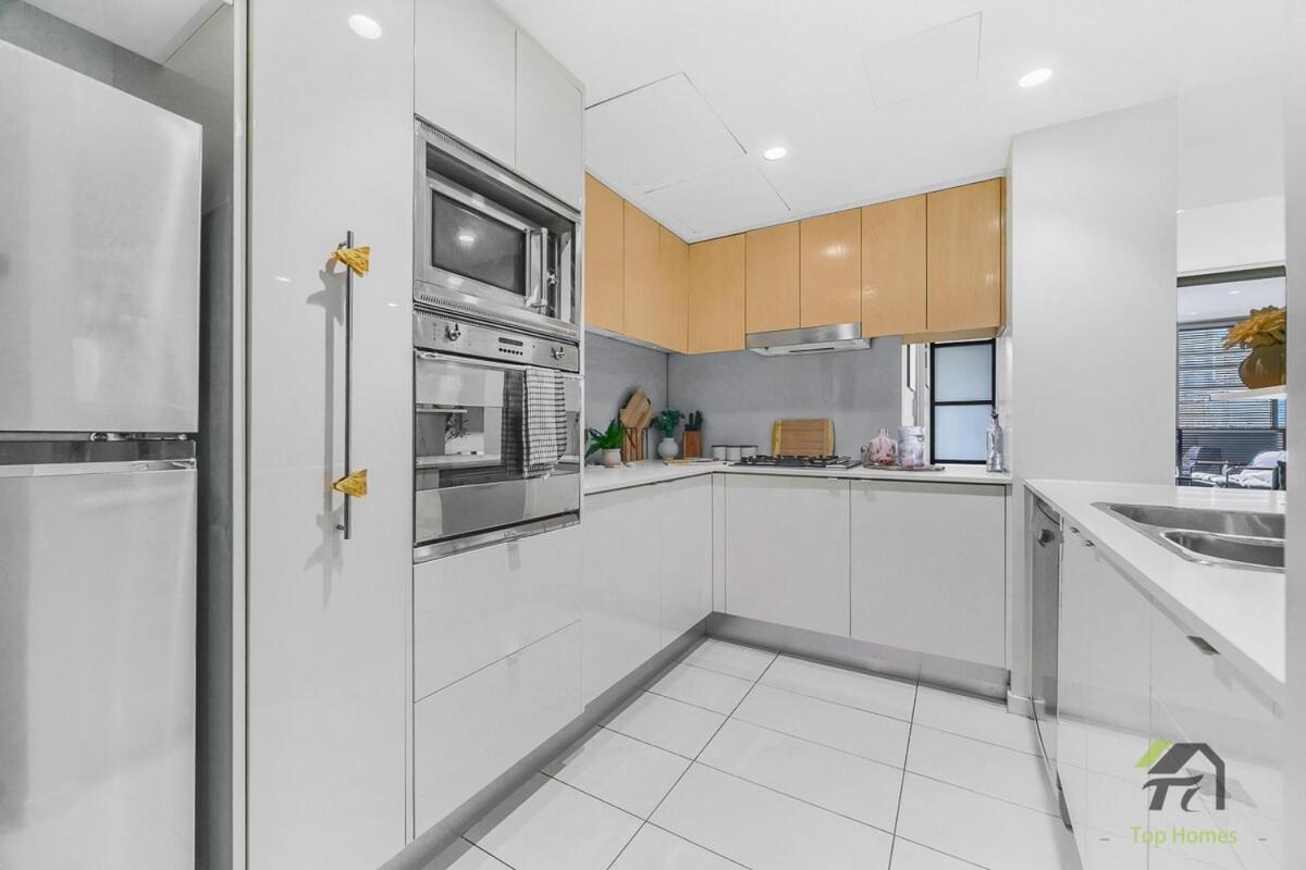 Luxury With 3 Rooms, 3 Bathrooms, And 2 Parking Spaces At Darling Harbour & Convention Center In * Sydney