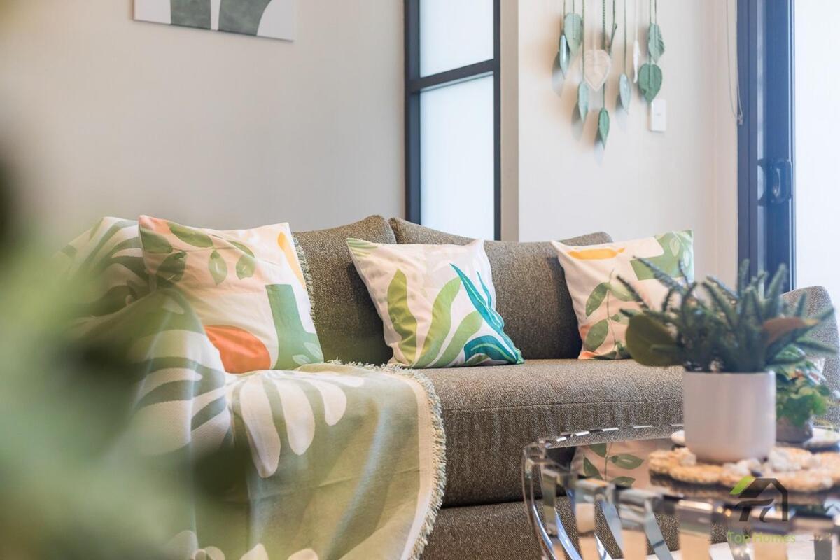 Luxury With 3 Rooms, 3 Bathrooms, And 2 Parking Spaces At Darling Harbour & Convention Center In Apartment