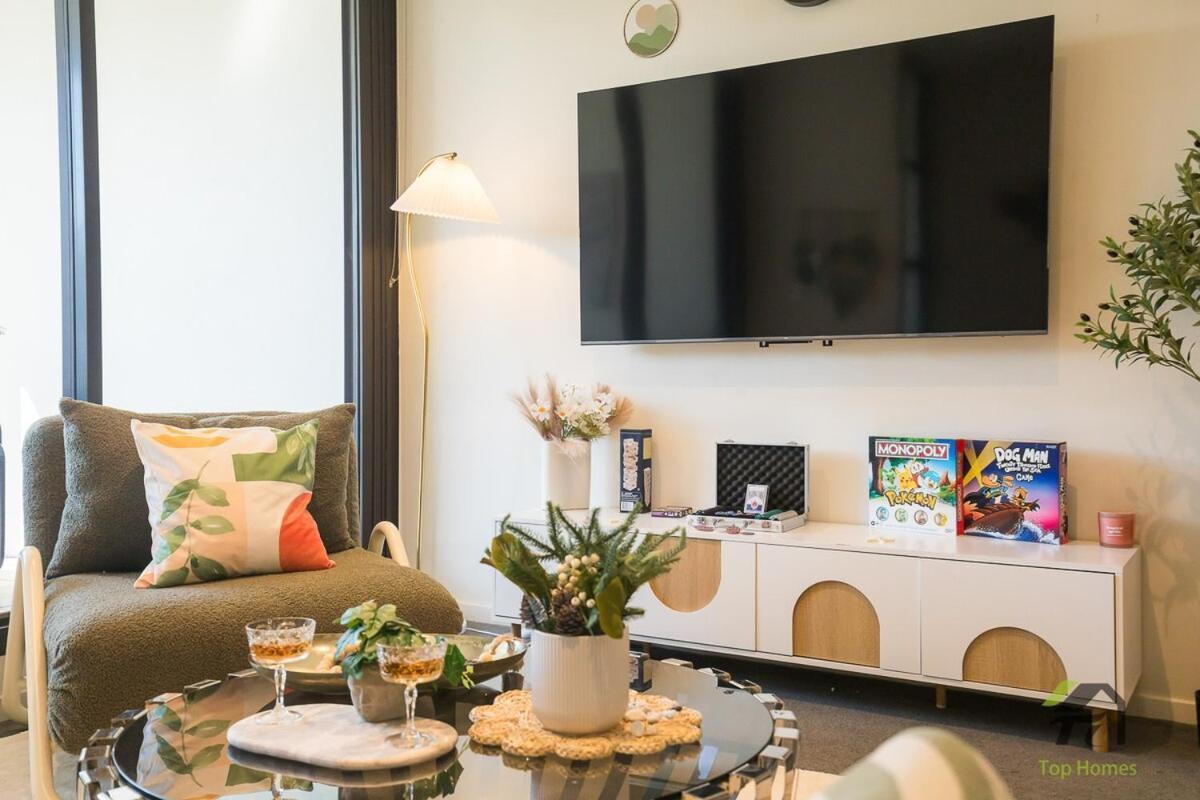 Luxury With 3 Rooms, 3 Bathrooms, And 2 Parking Spaces At Darling Harbour & Convention Center In Sydney