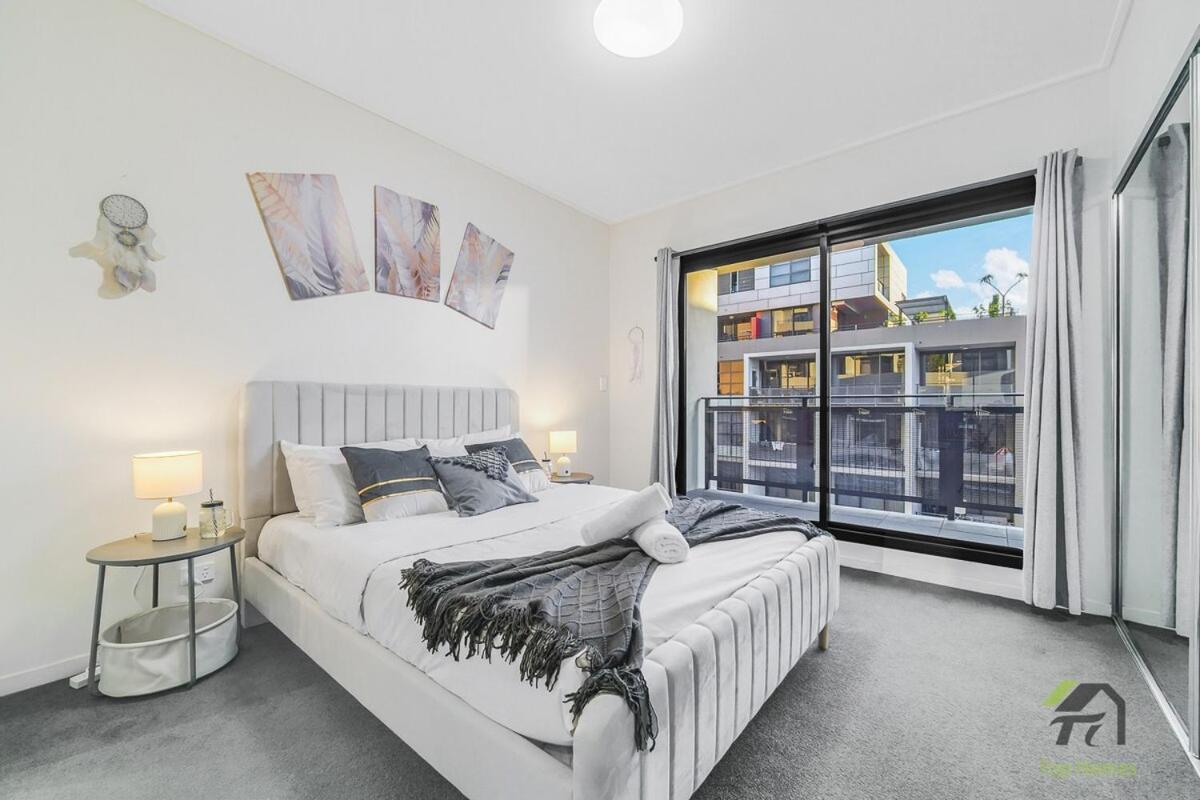 Luxury With 3 Rooms, 3 Bathrooms, And 2 Parking Spaces At Darling Harbour & Convention Center In * Sydney
