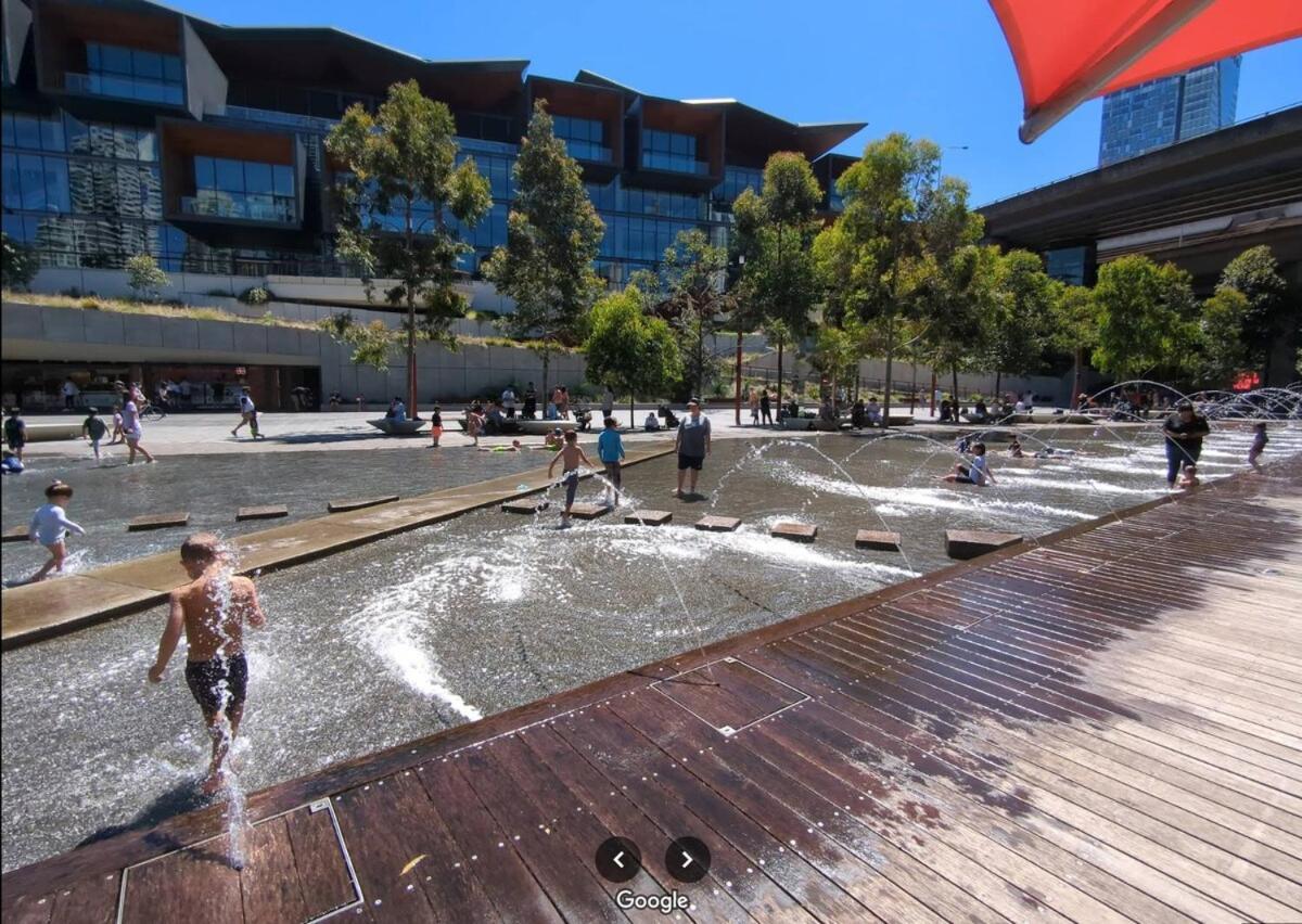 Luxury With 3 Rooms, 3 Bathrooms, And 2 Parking Spaces At Darling Harbour & Convention Center In * Sydney