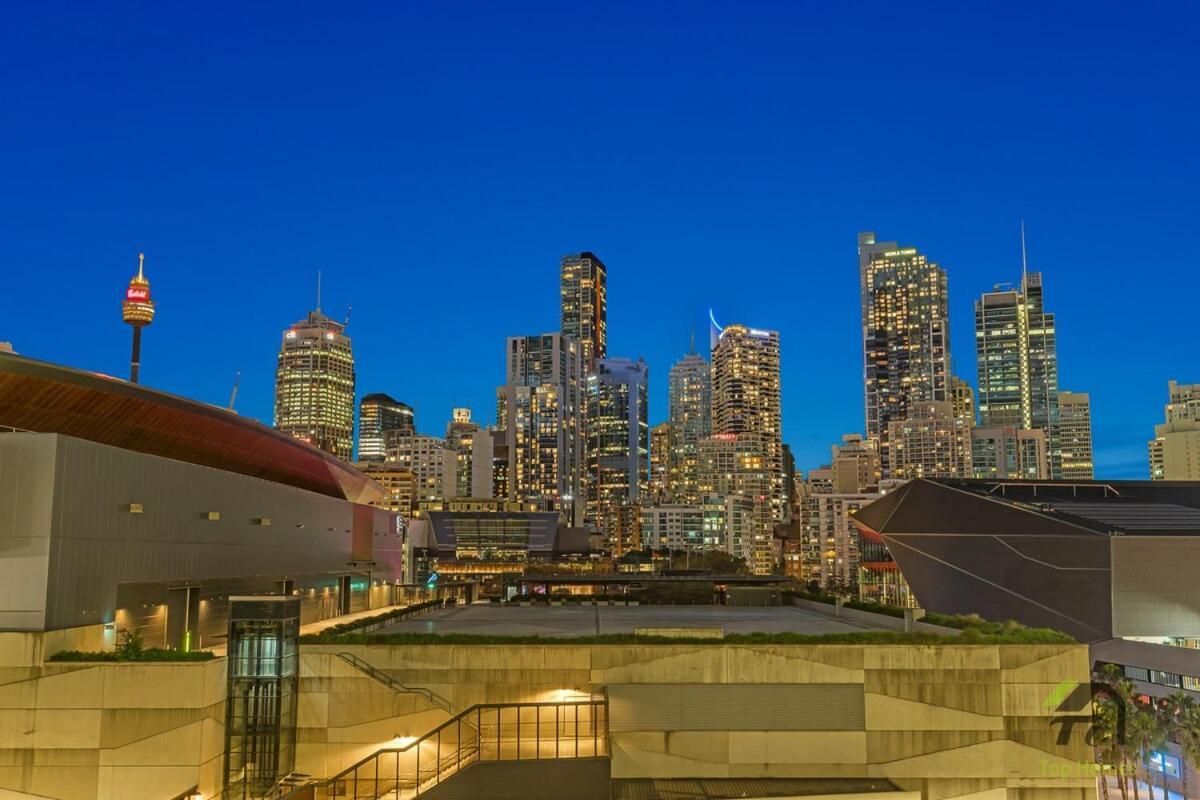 Luxury With 3 Rooms, 3 Bathrooms, And 2 Parking Spaces At Darling Harbour & Convention Center In