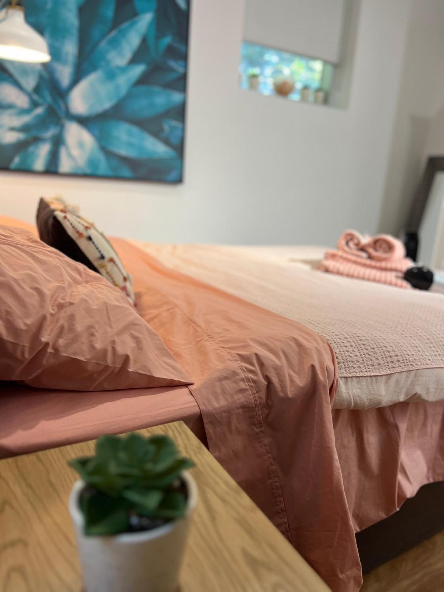 Bondi Stylish Bedroom Close To The *