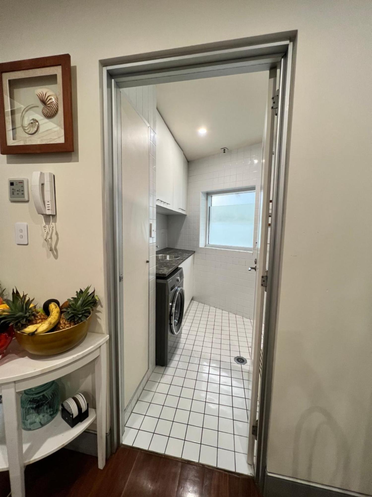 Bondi Stylish Bedroom Close To The Apartment