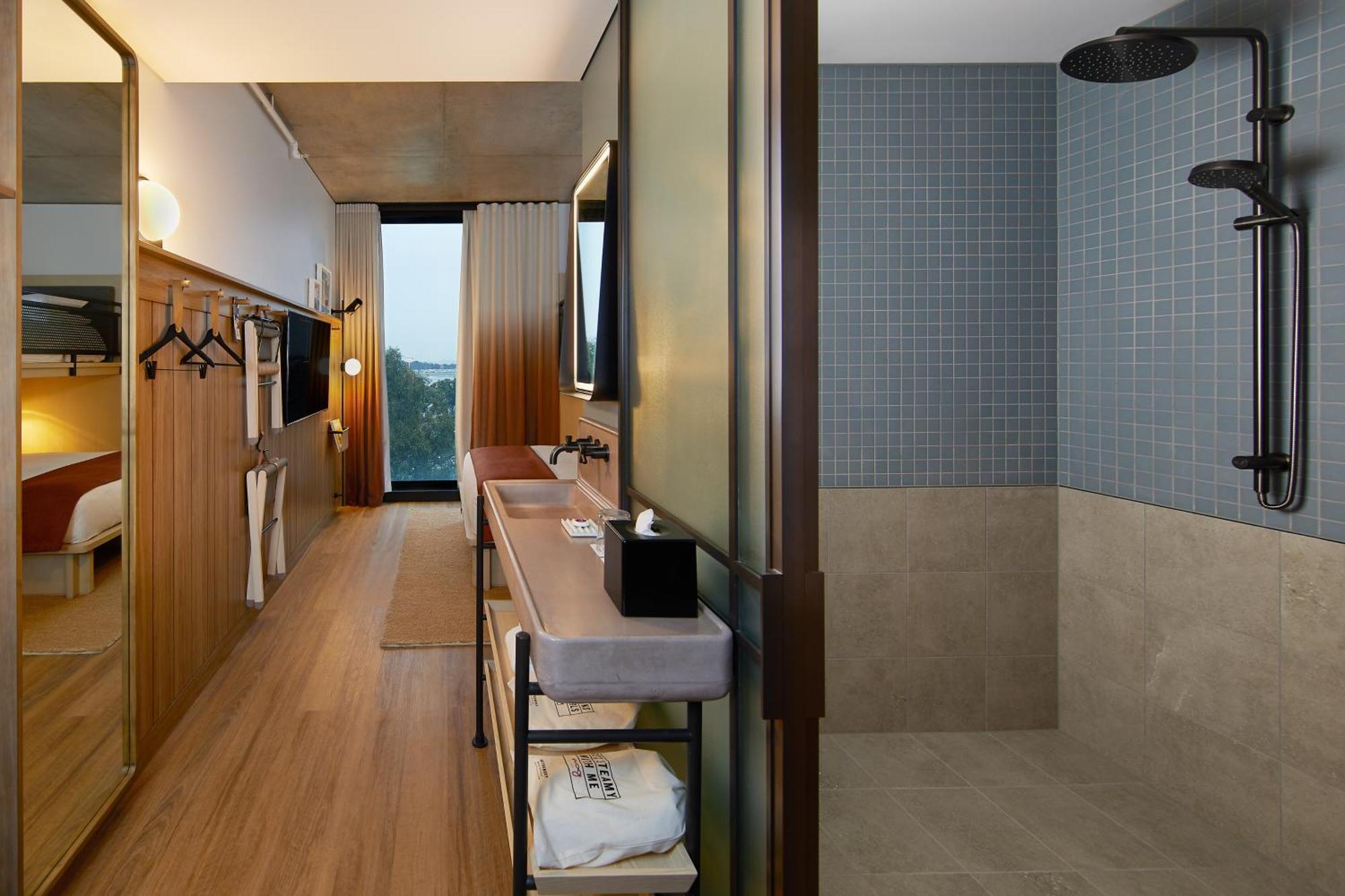 Moxy Airport Hotel Sydney