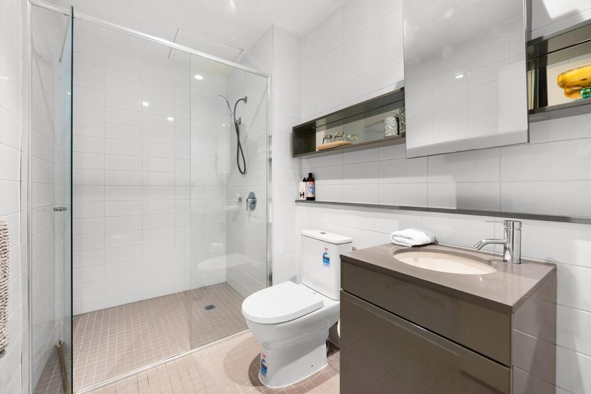 1b1b1p In The Heart Of Pyrmont Apartment Sydney