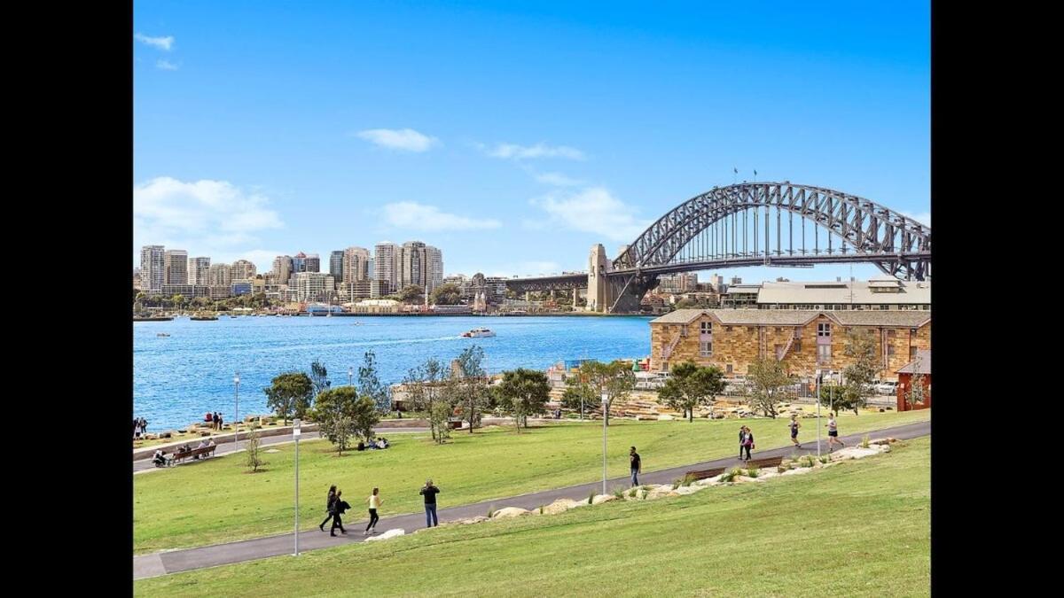 Chic Cosy Uninterrupted View Harbour Bridge Apartment