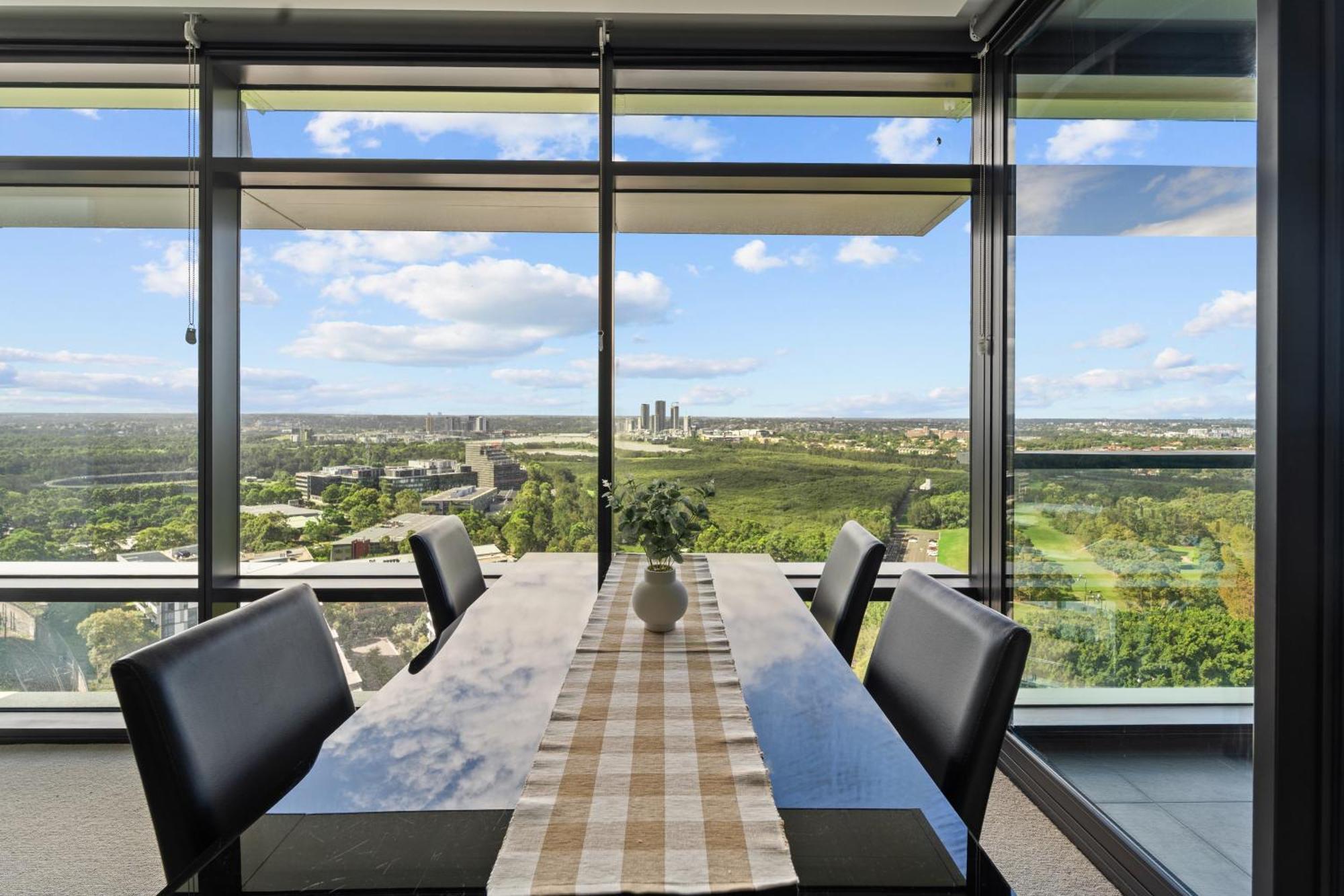 Luxury Retreat 2br With Stunning Harbour Bridge & Views *