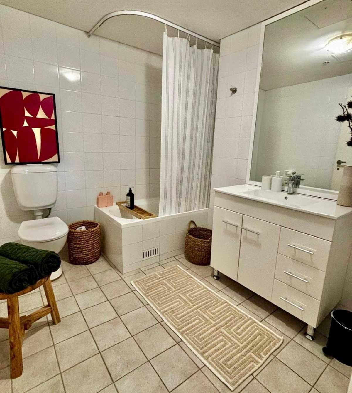Surry Hills Loft-style Heritage 1br - Indoor Pool, Sauna & Gym Apartment