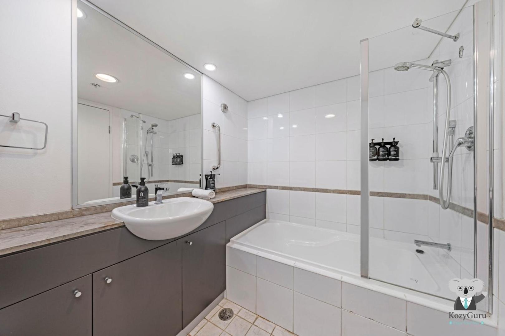 Kozyguru | Cbd | Awesome Abode Apartment