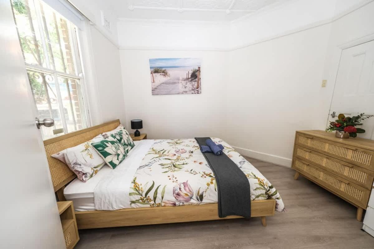 Burwood 5bed House 3 Mins Burwood Westfield Holiday home Sydney