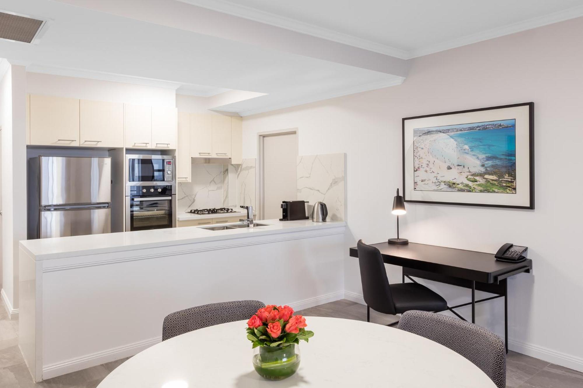 Hotel Meriton Bondi Junction 5*