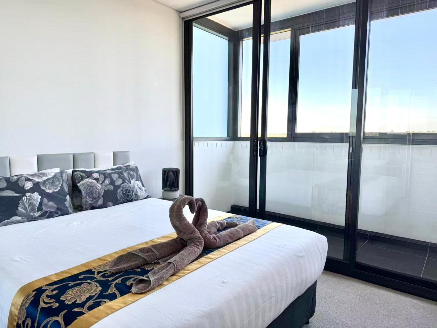 High Floor Skyline View 2br Close2olympic Park Apartment *