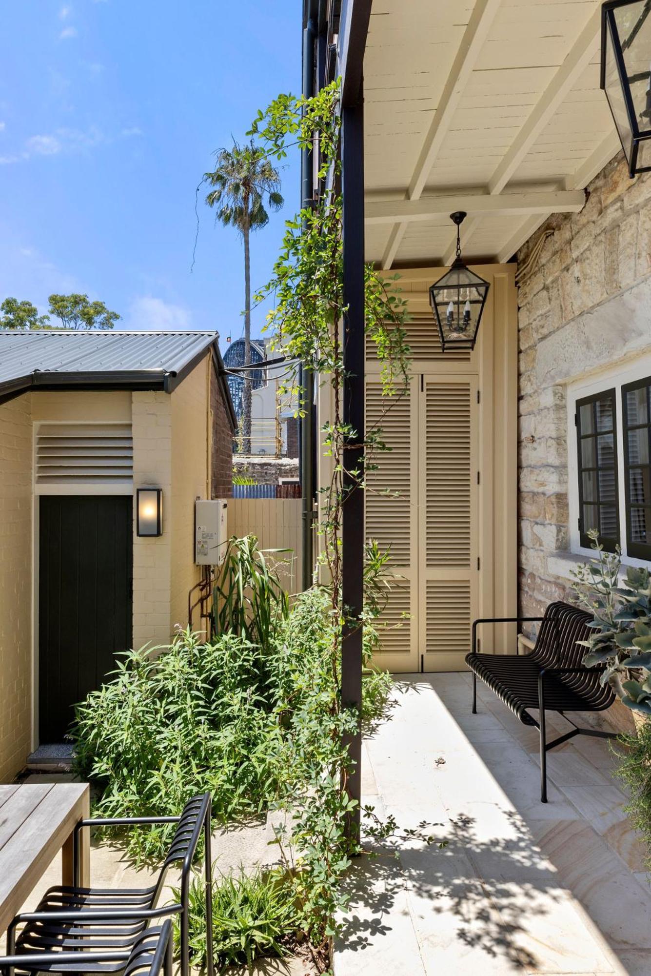 Luxury Harbourside Living With Rich Historic Charm Apartment