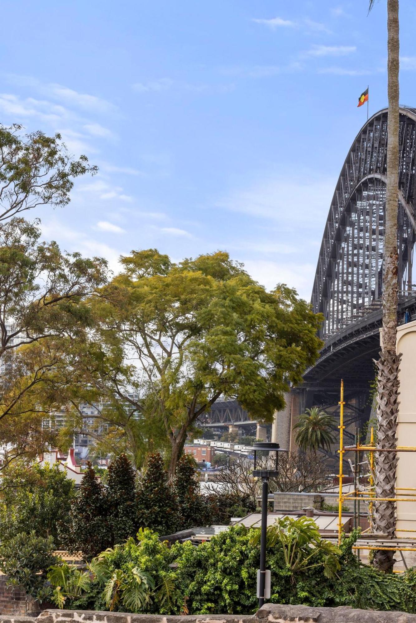 Luxury Harbourside Living With Rich Historic Charm *
