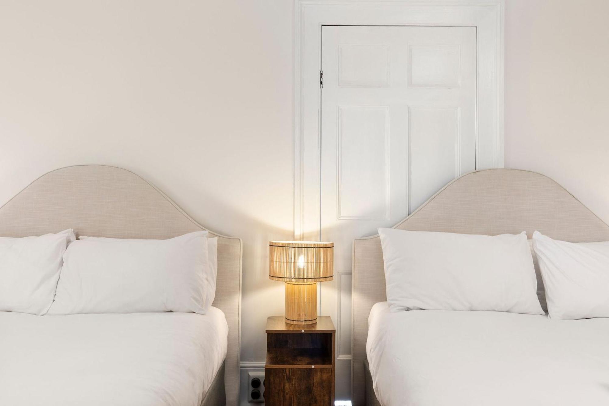 Luxury Harbourside Living With Rich Historic Charm Apartment