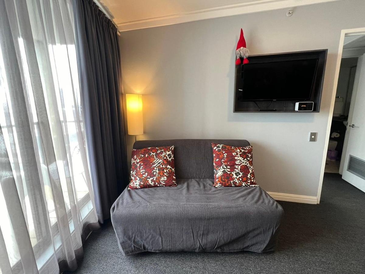 Bright 2-bedroom With Views Sydney