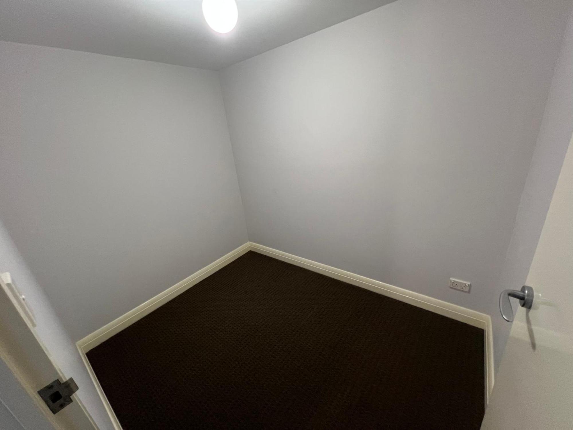 Spacious One-bedroom Or With Balcony Apartment