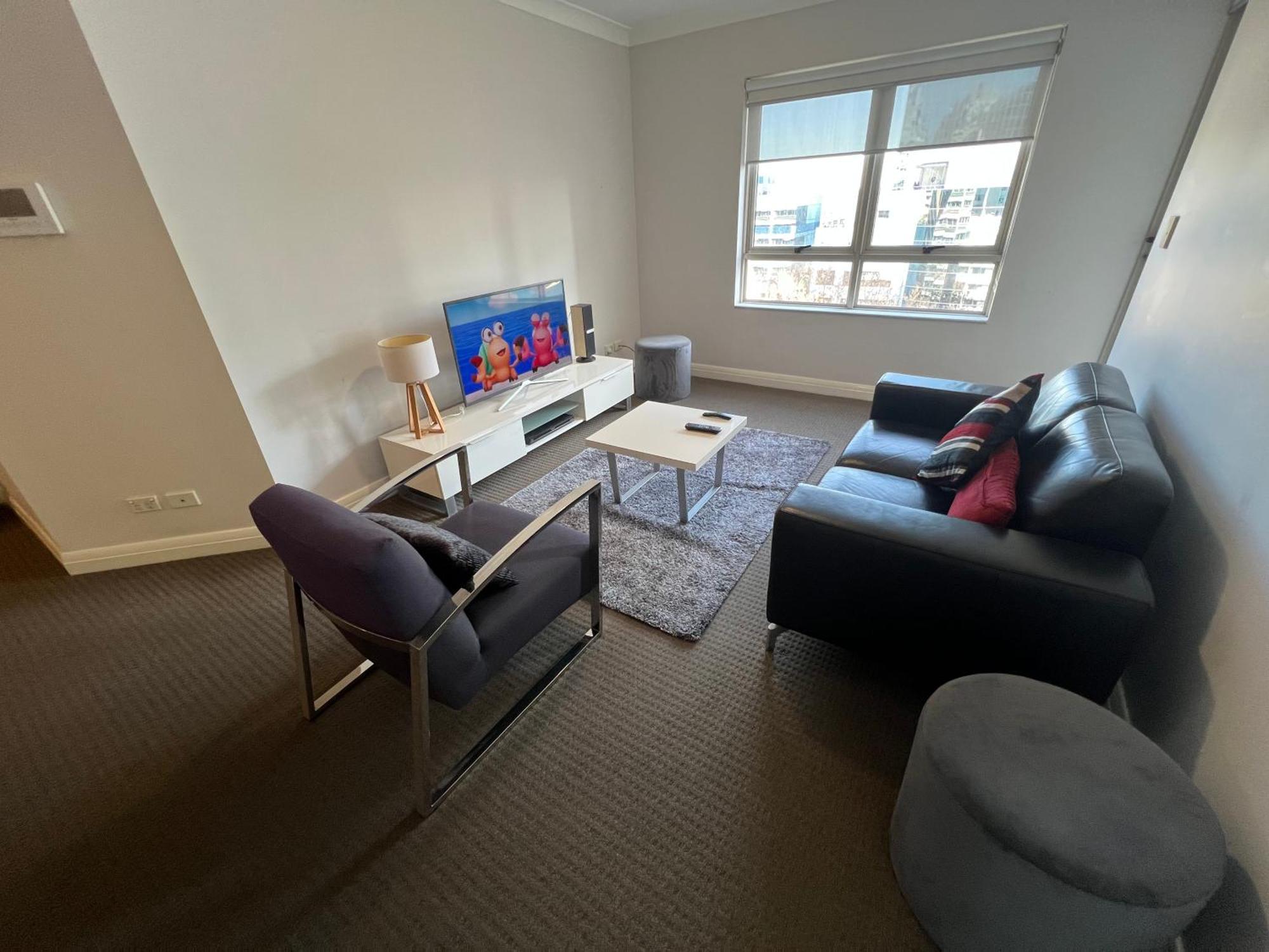 Apartment Spacious One-bedroom Or With Balcony *