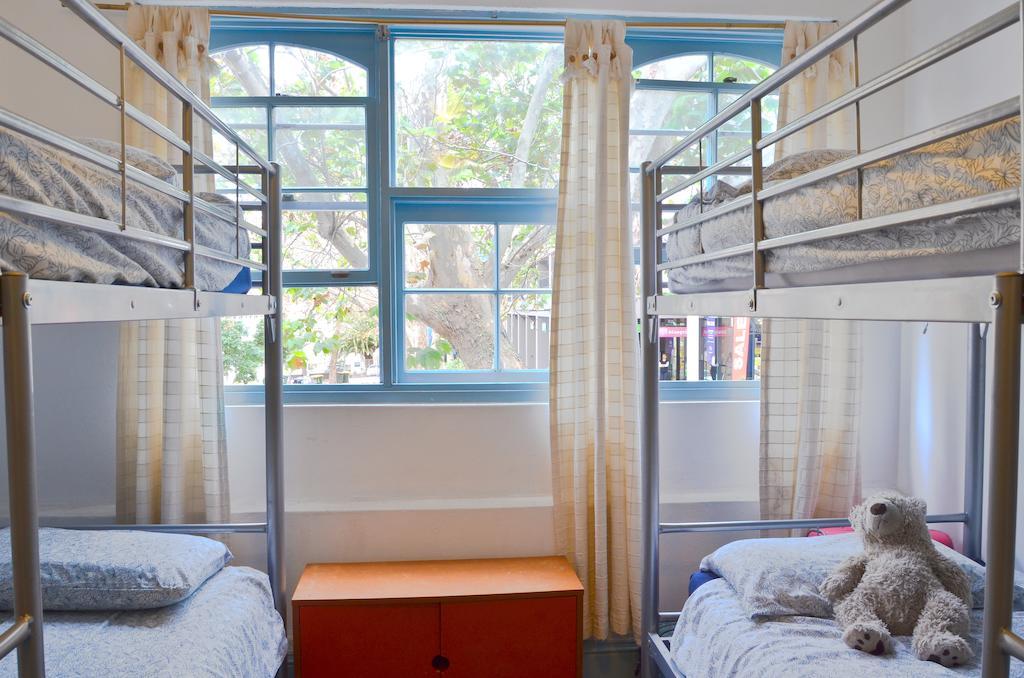 Blue Parrot Youth Hostel * Sydney