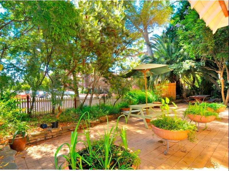 Bed & Breakfast Burwood 3*