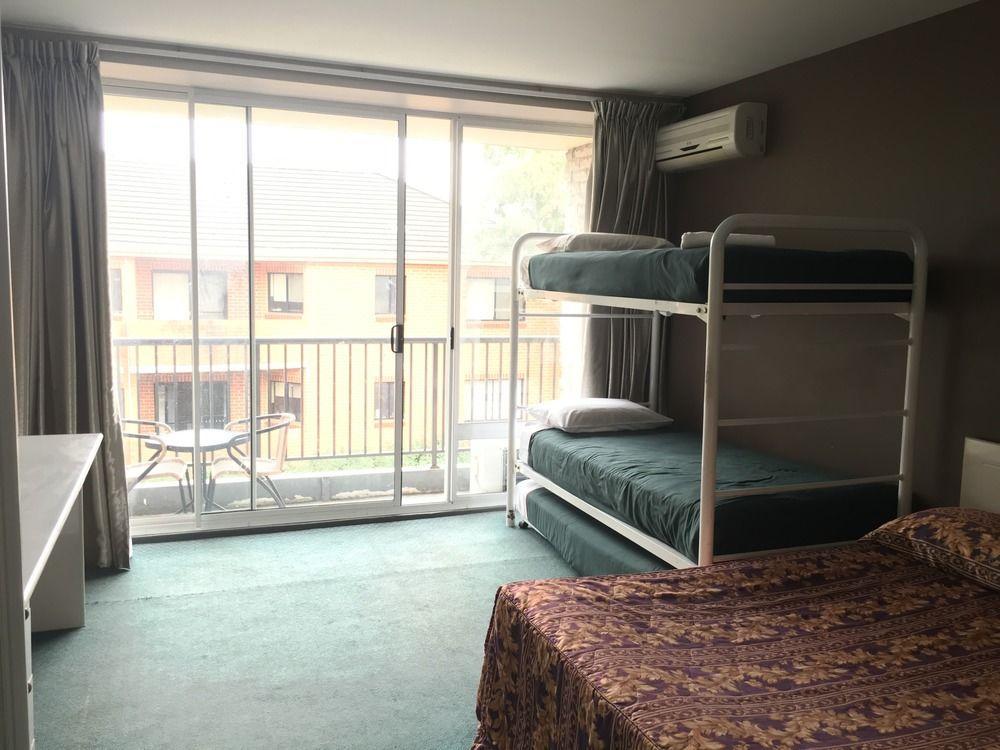 Addison motel 3*