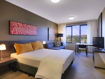 Aparthotel Adina Airport
