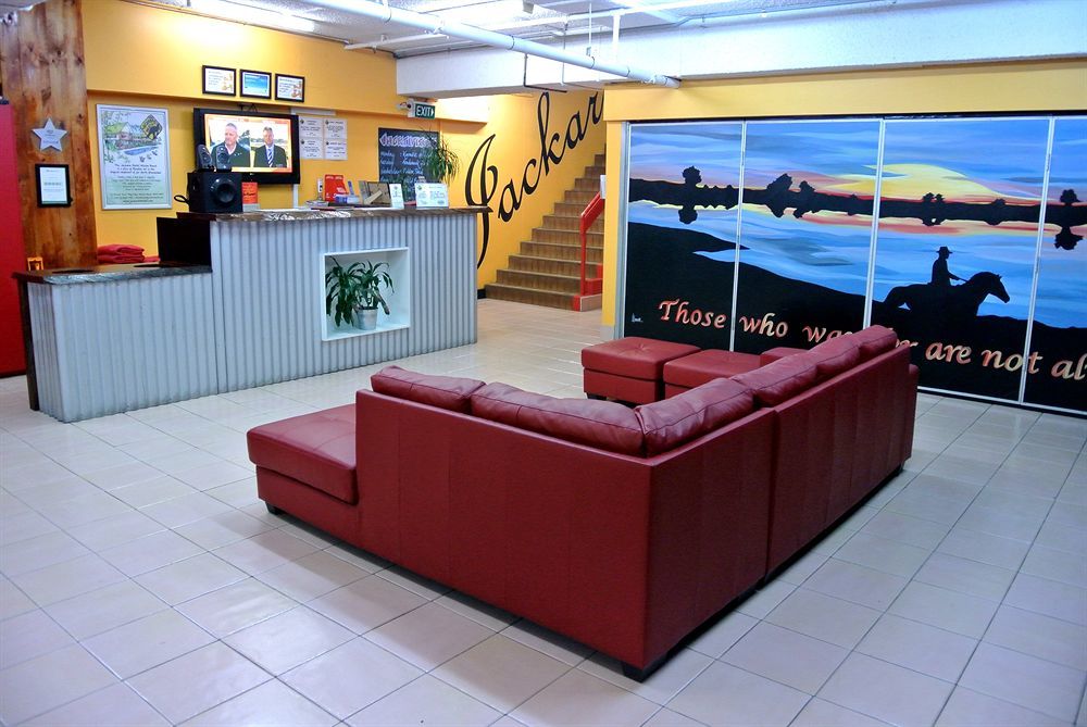 Jackaroo Hostel *