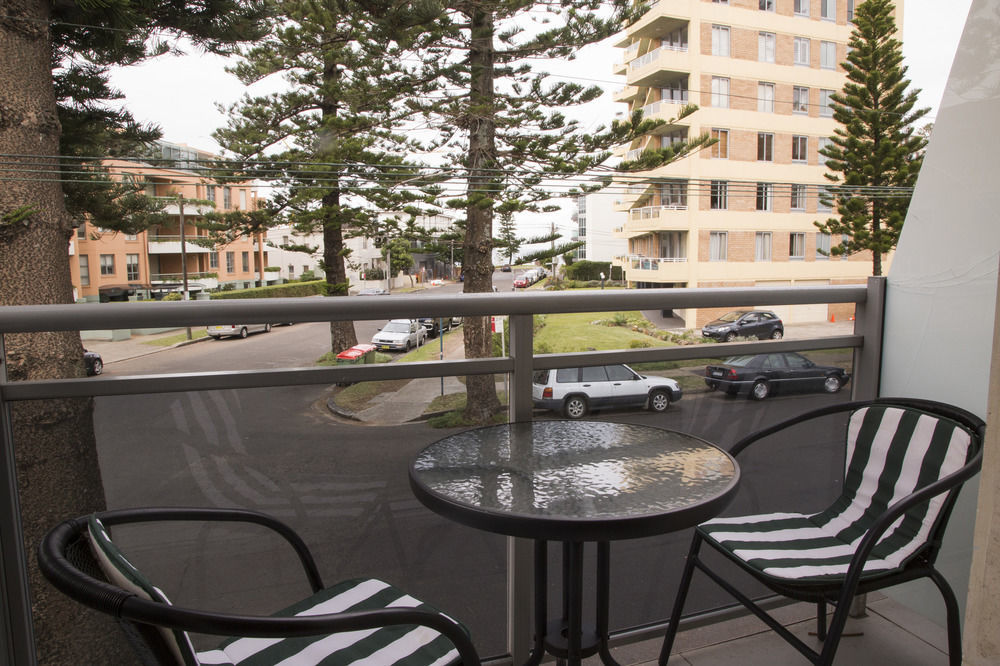 Motel Manly Waves