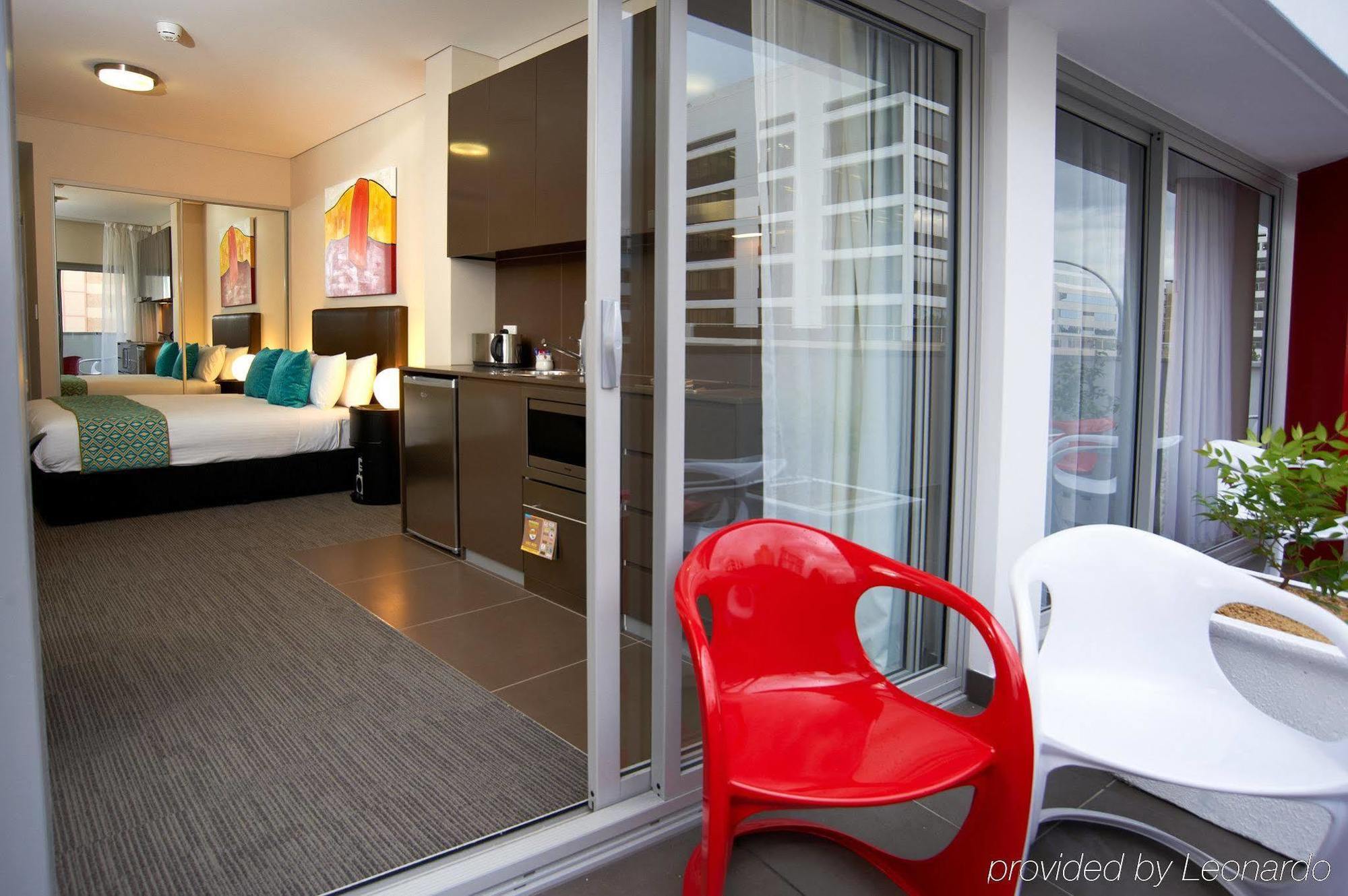 Aparthotel Holiday & Bondi Junction 4*