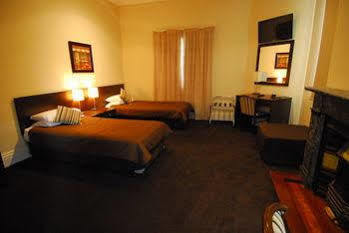 Bert's Backpackers Hostel *