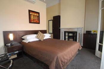 Bert's Backpackers Hostel *