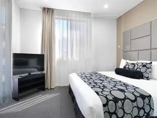 Hotel Meriton North Ryde 5*