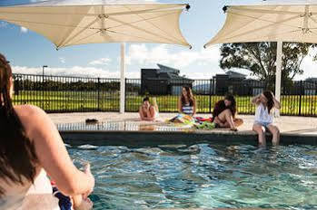 Hostel Western Village - Hawkesbury *