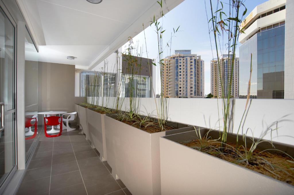 Holiday & Bondi Junction