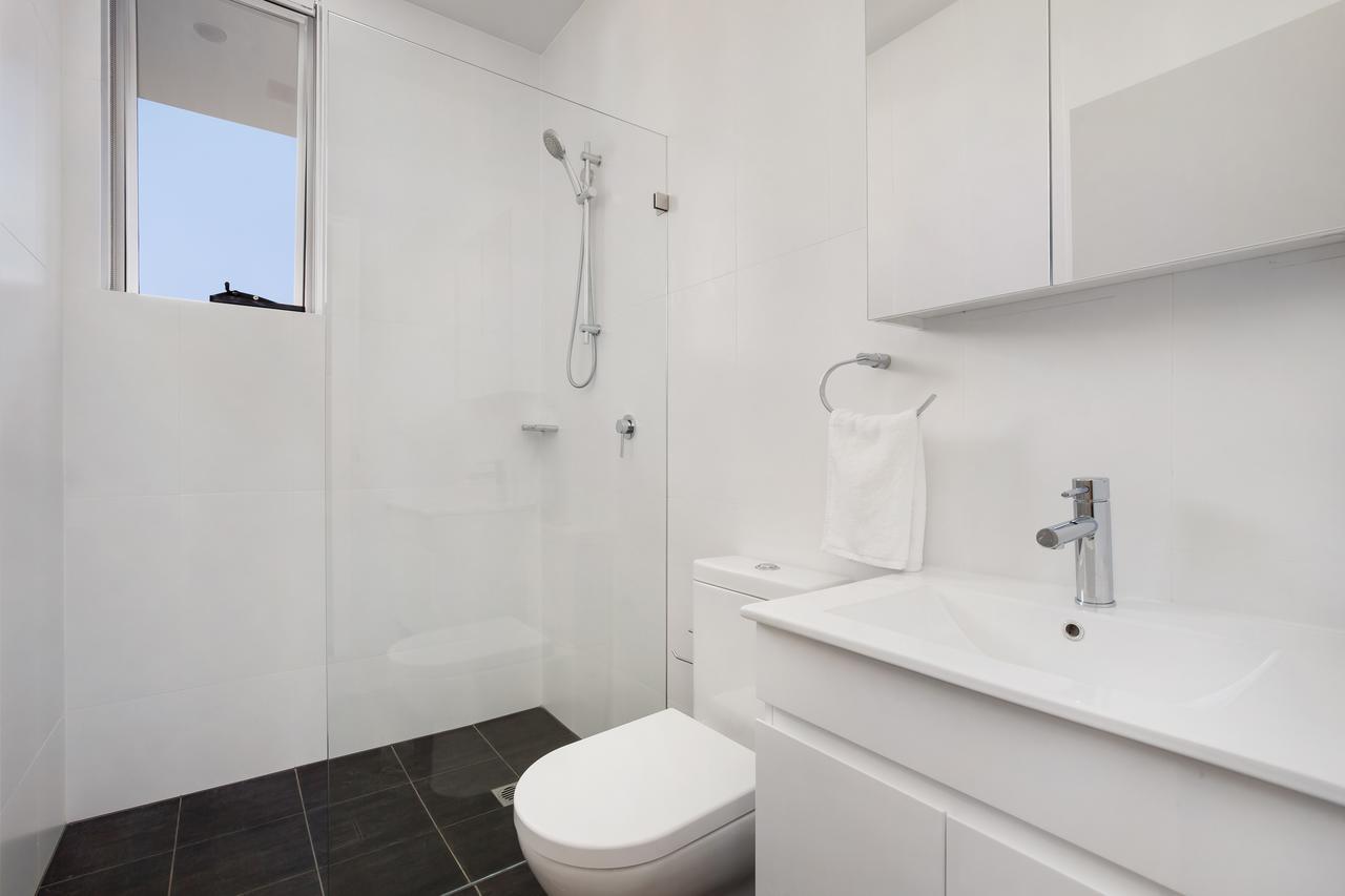 Bondi Penthouse + Balcony Apartment *