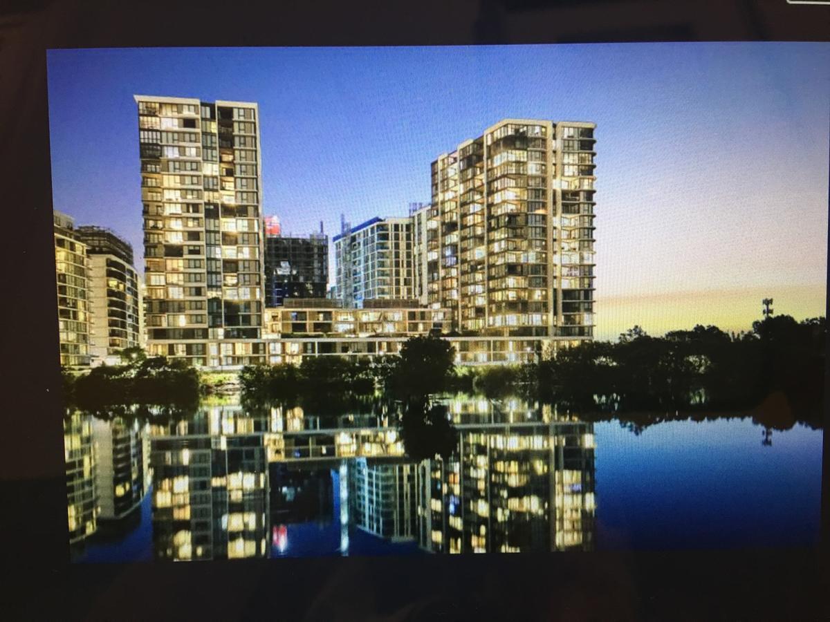 Apartment Panoramic Views In Luxurious Brand New Sydney