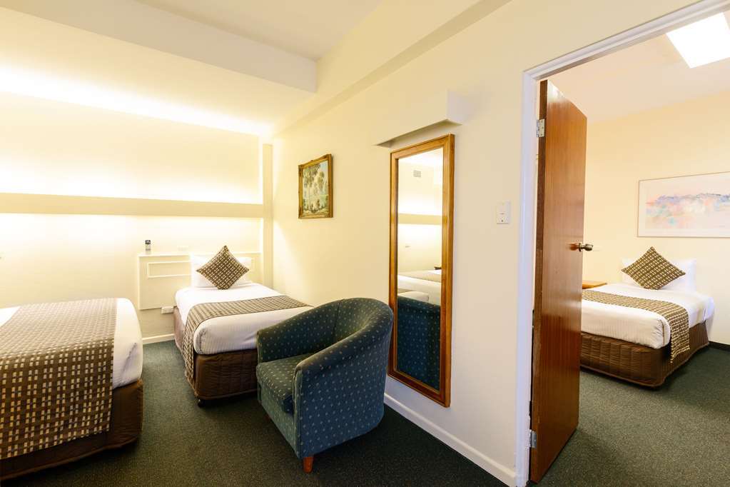Comfort North Shore Hotel 4*