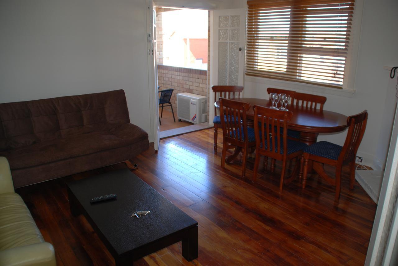 Rockdale - 2 Bedroom Pet Friendly Budget Near Rockdale Station And Brighton Le Sands Apartment Sydney