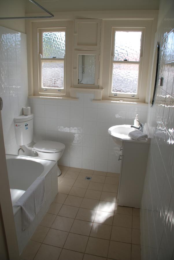 Apartment Rockdale - 2 Bedroom Pet Friendly Budget Near Rockdale Station And Brighton Le Sands