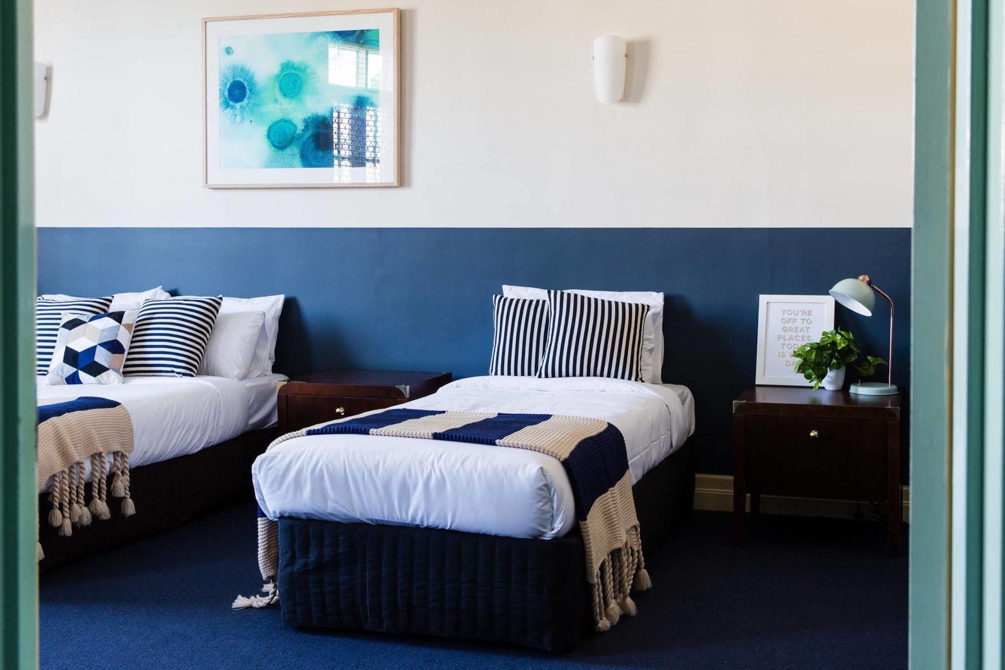 Hotel Bridgeview Willoughby