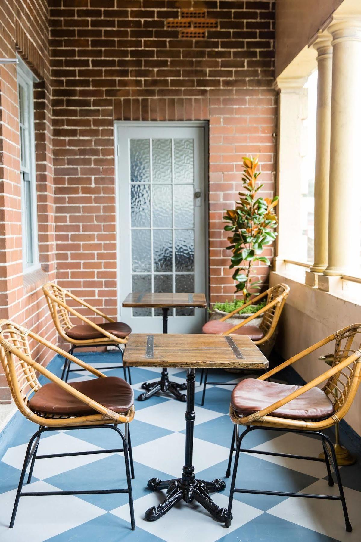 Bridgeview Willoughby Hotel