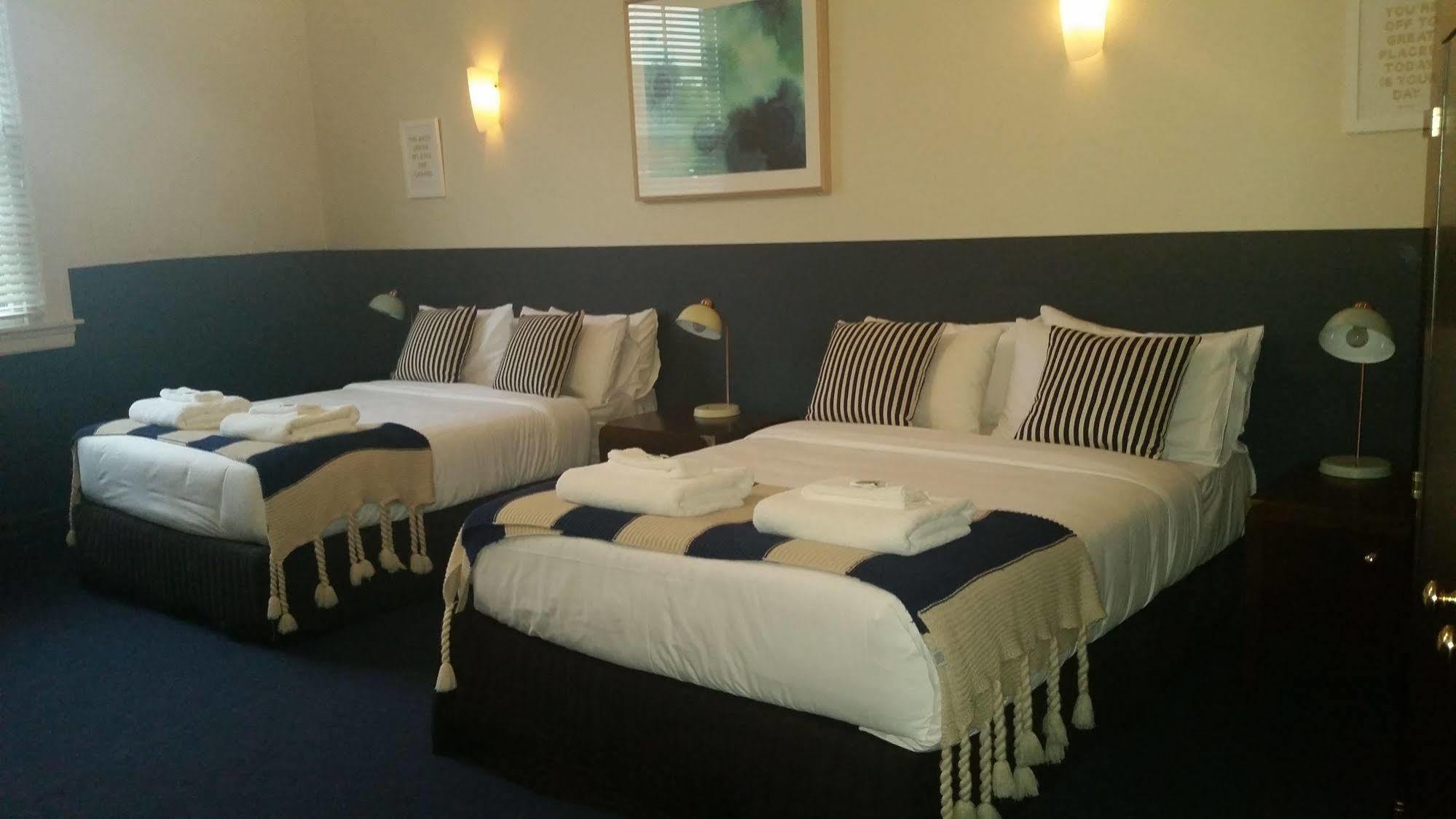 Hotel Bridgeview Willoughby