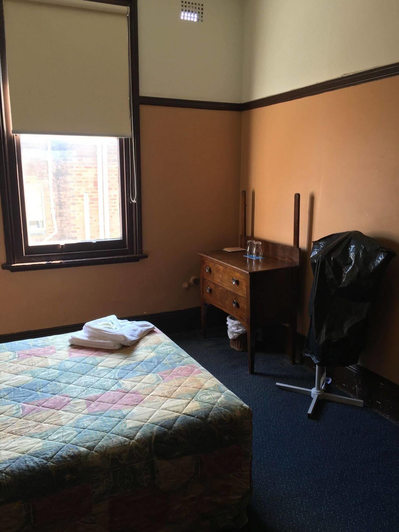 Strathfield Hotel 2*