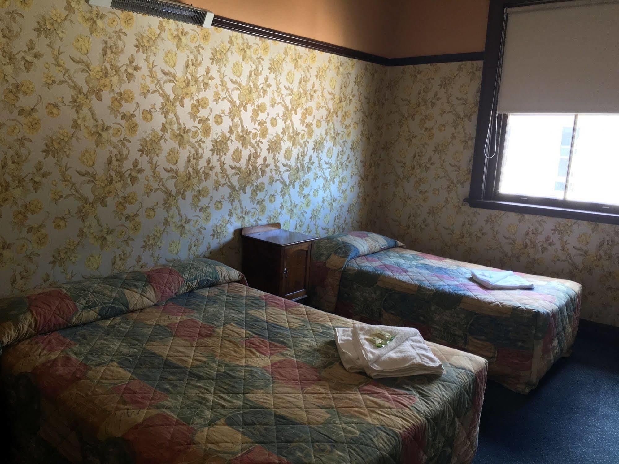 Strathfield Hotel 2*