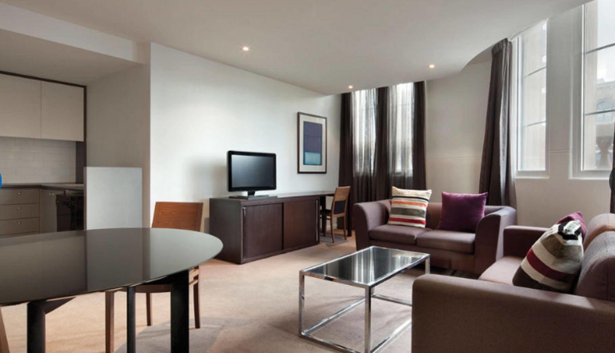 Adina Aparthotel 4*