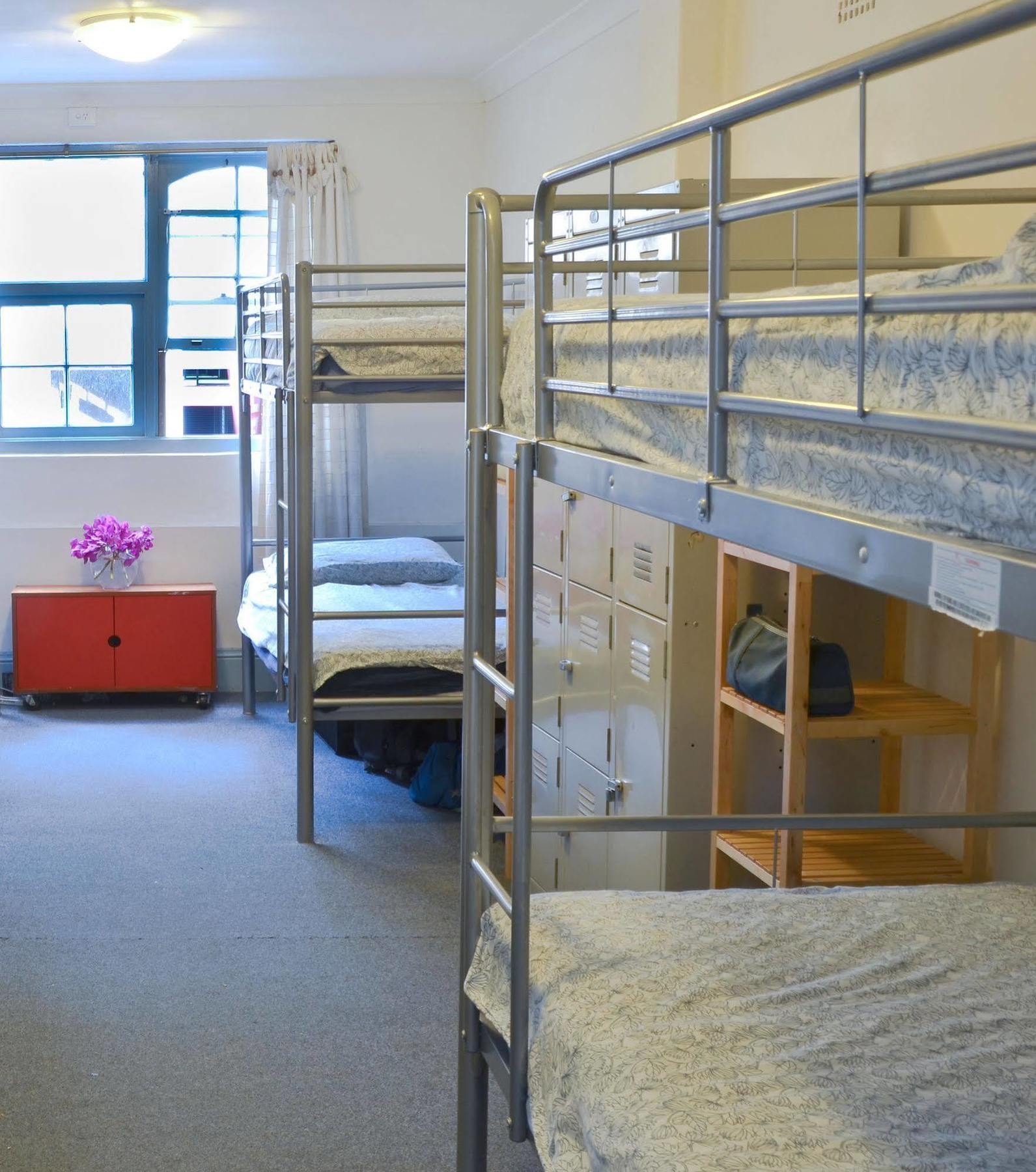 Hostel Blue Parrot Youth Hostel
