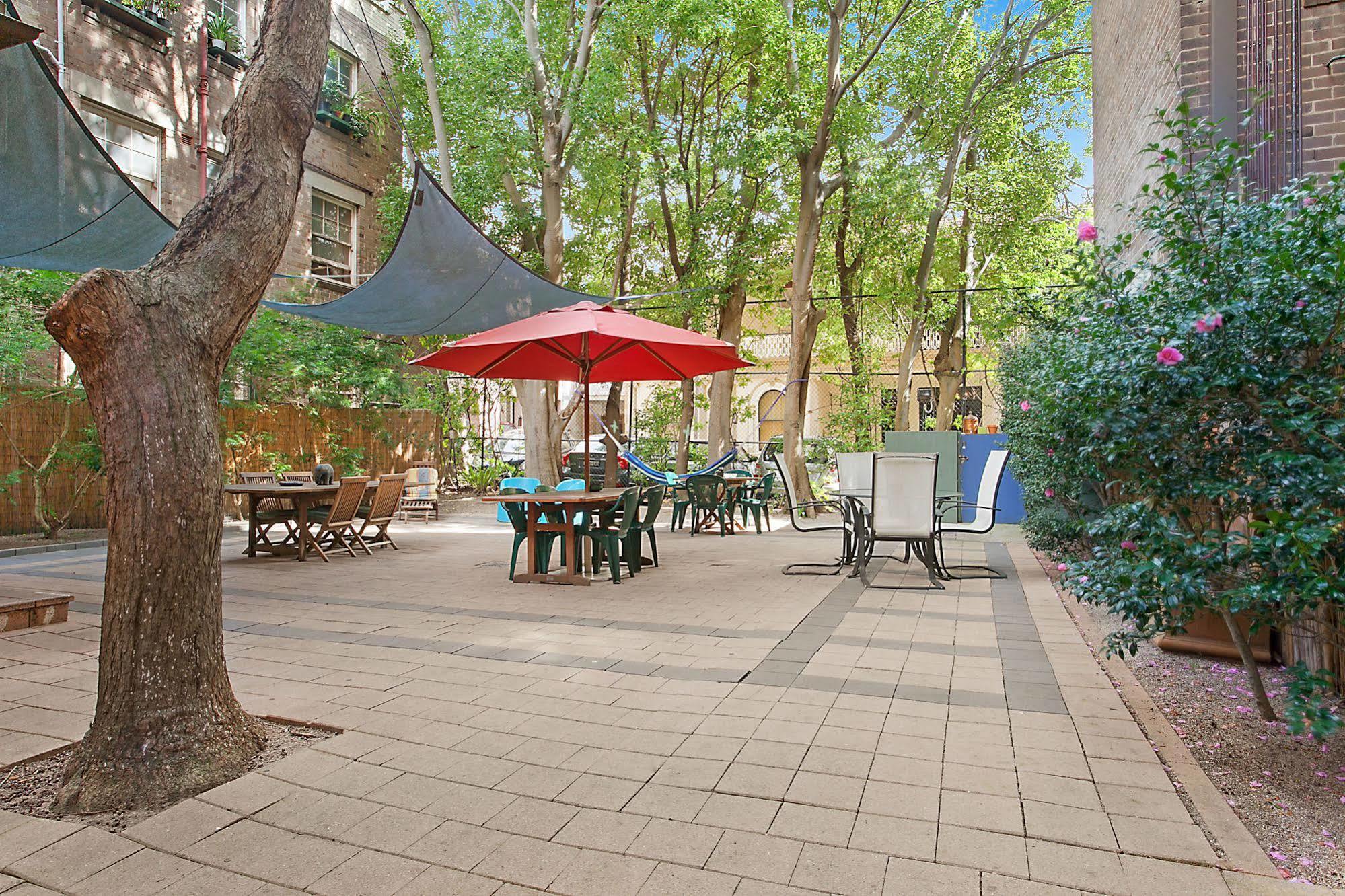 Blue Parrot Youth Hostel Sydney